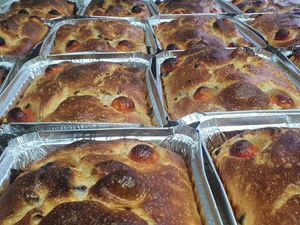 Focaccia cu rosii cherry si masline 1